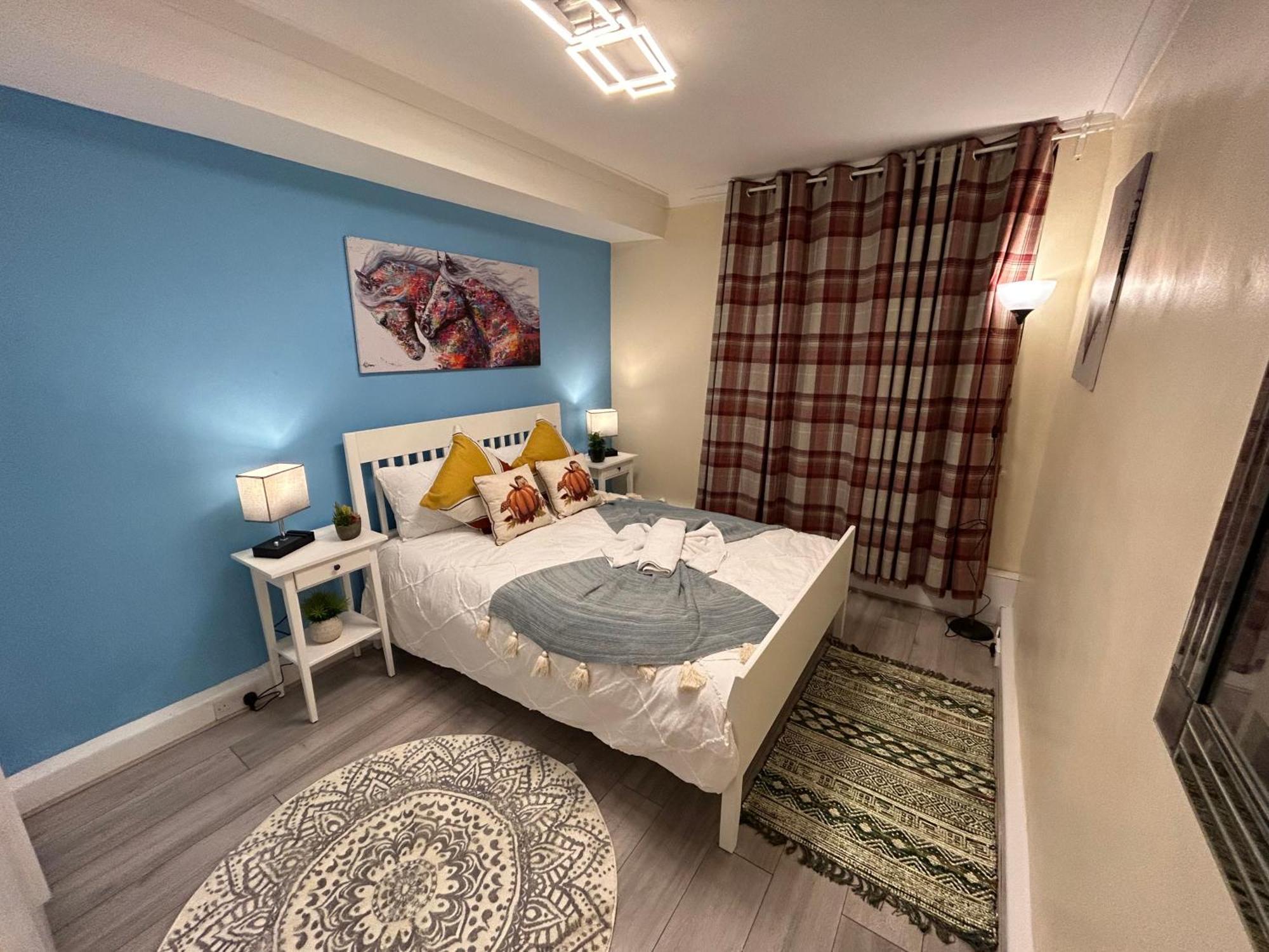 Posh 2 Bedroom Living Kitchen 2 Bathroom Apartment *