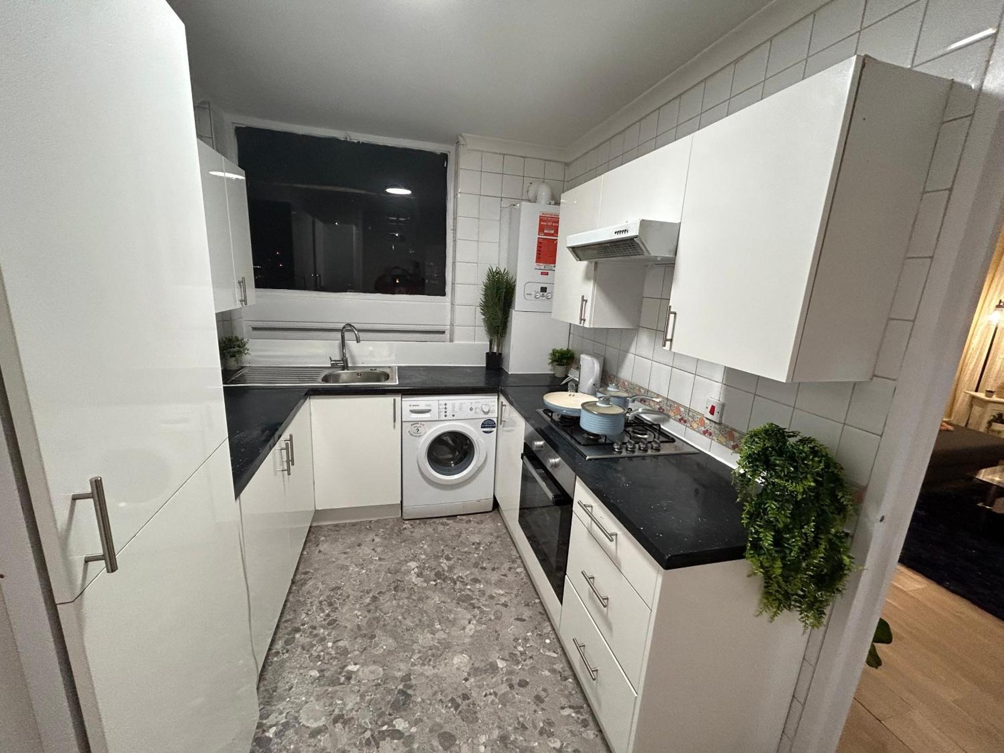 Apartment Posh 2 Bedroom Living Kitchen 2 Bathroom