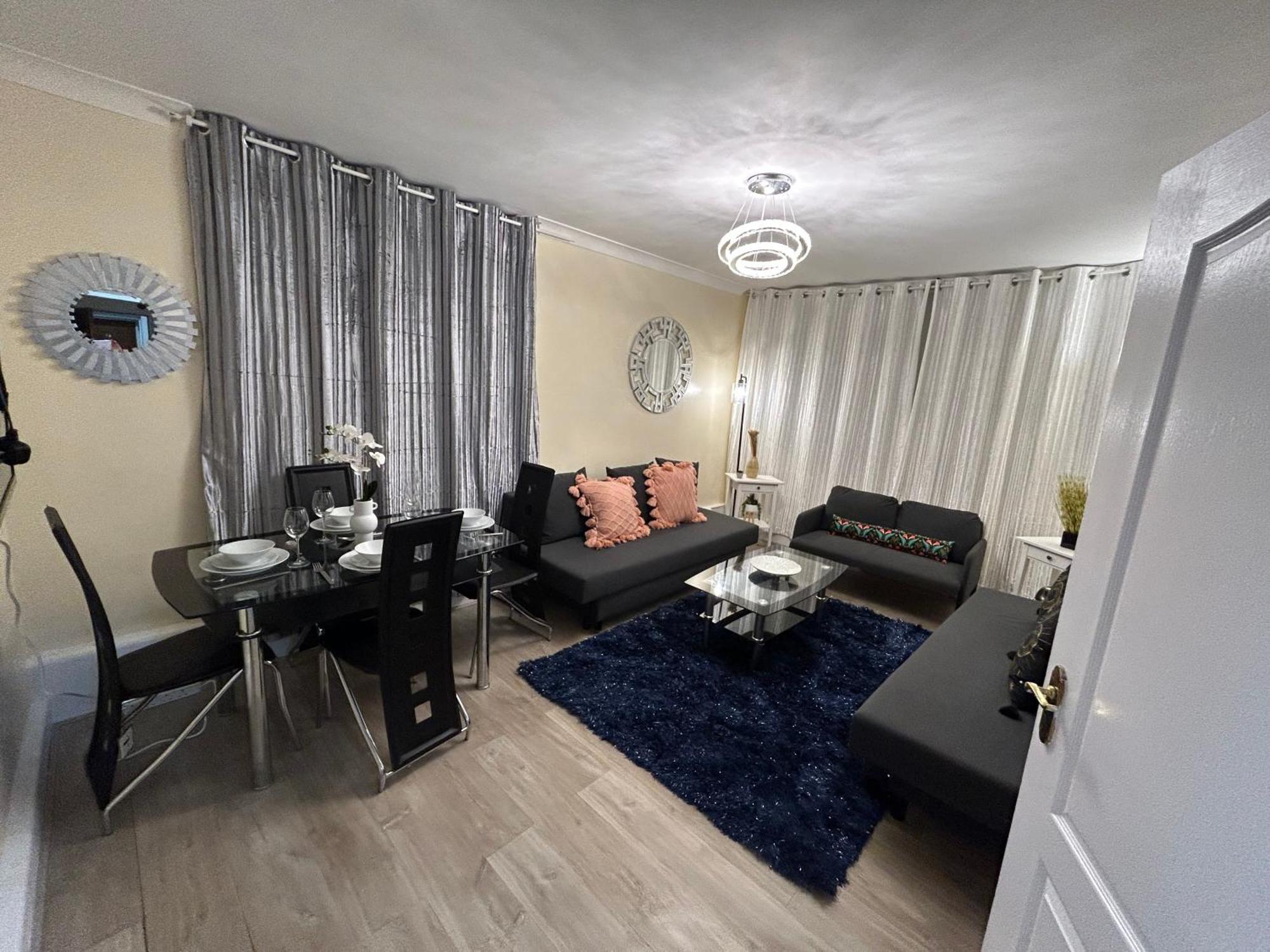 Posh 2 Bedroom Living Kitchen 2 Bathroom Apartment London