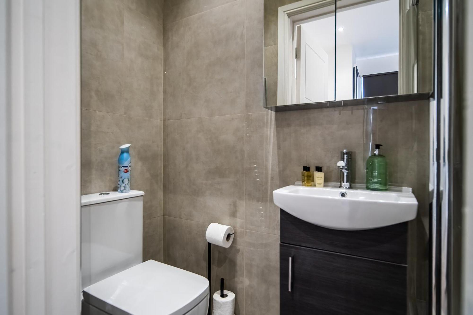 En-suite In Near Wembley Stadium *