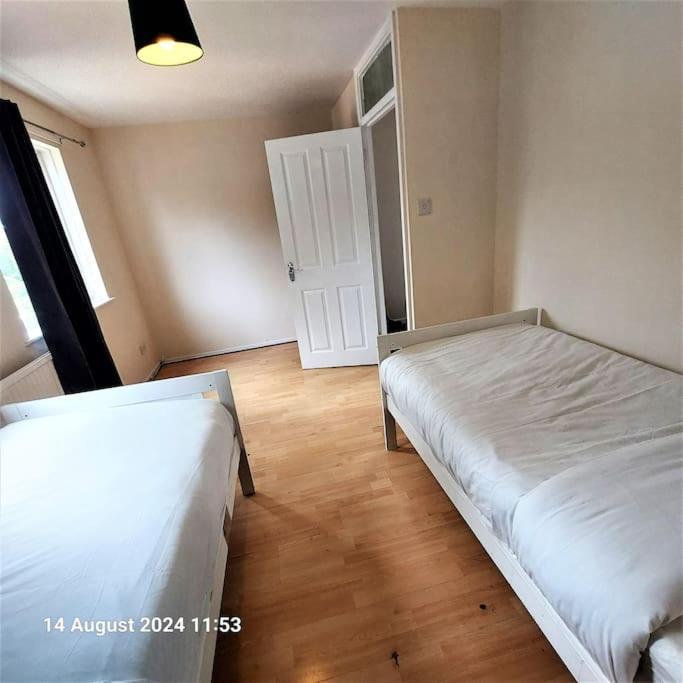 3 Bedroom House In Beckton * Londres