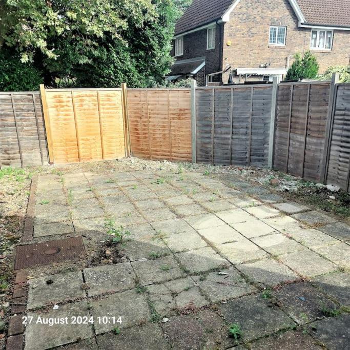 Сasa de vacaciones 3 Bedroom House In Beckton