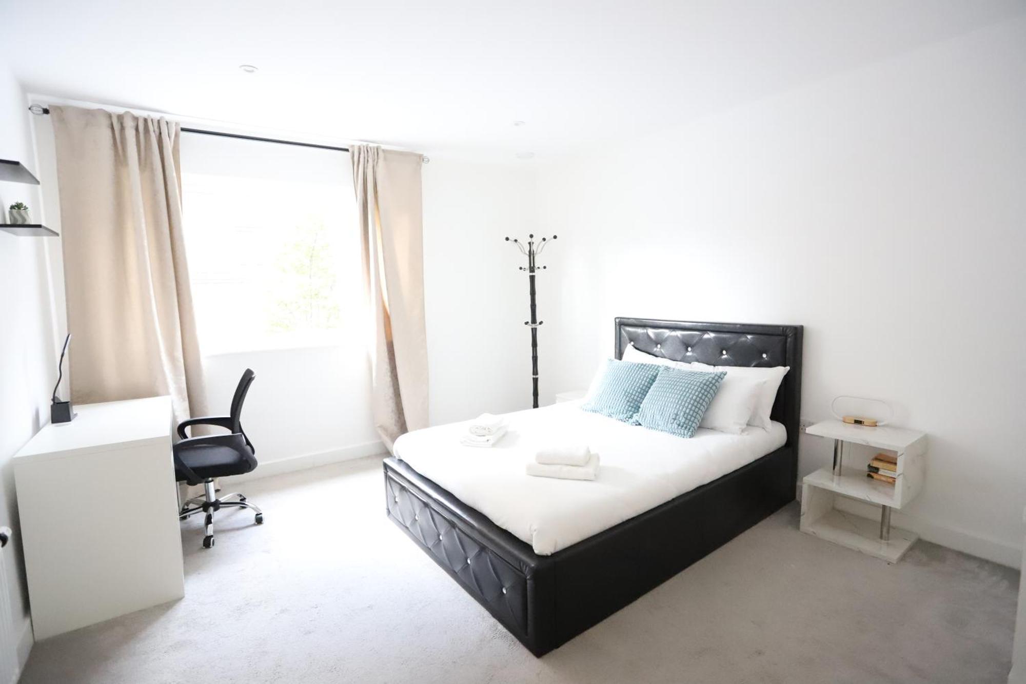 Apartamento Spacious 3-story Retreat With Rooftop Terrace And Modern Amenities Londres