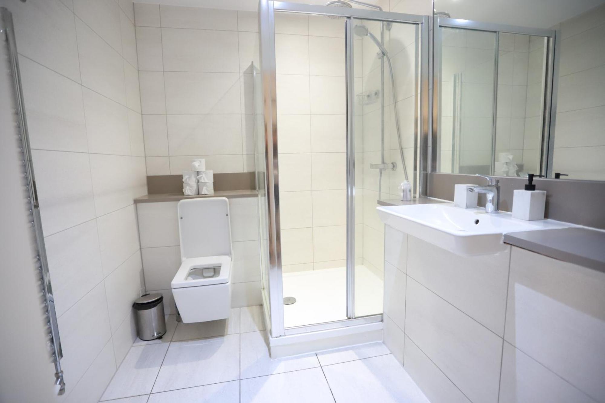 Apartamento Spacious 3-story Retreat With Rooftop Terrace And Modern Amenities