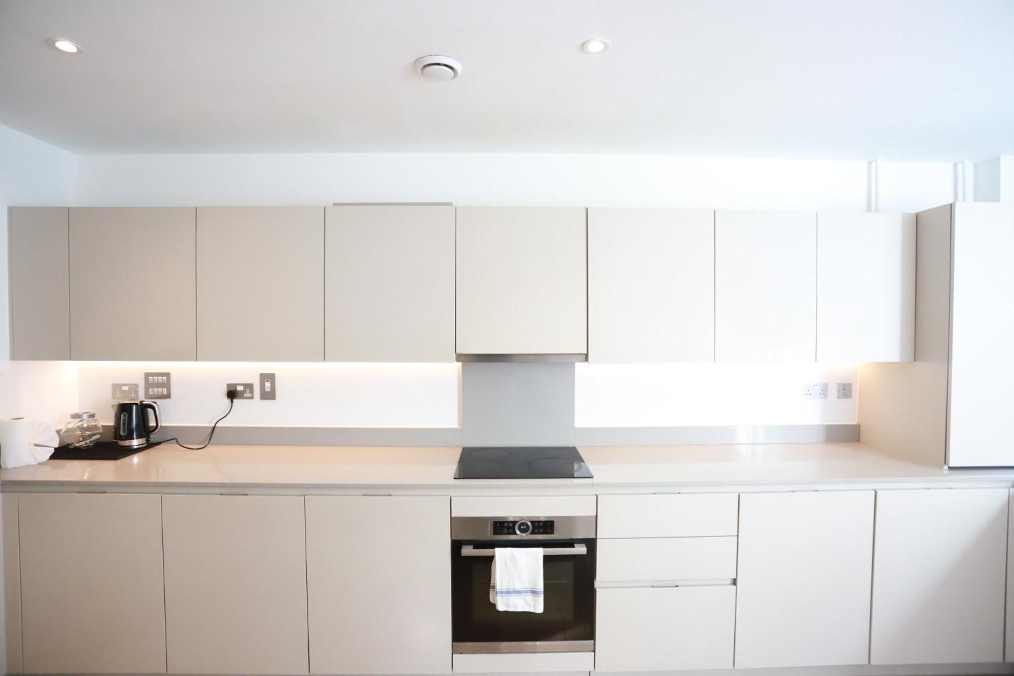 Spacious 3-story Retreat With Rooftop Terrace And Modern Amenities Apartamento *