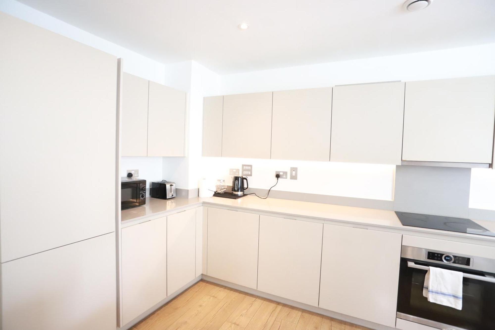 Apartamento Spacious 3-story Retreat With Rooftop Terrace And Modern Amenities *