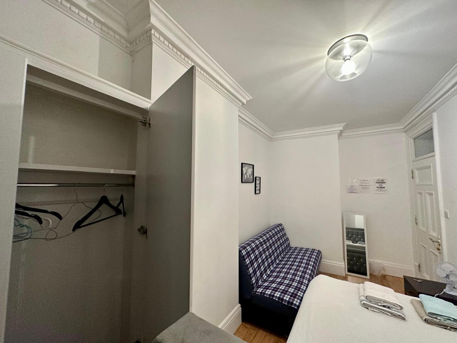 Opposite Of Edgware Road Tube Station, Short Walk To Marble Arch * Londen
