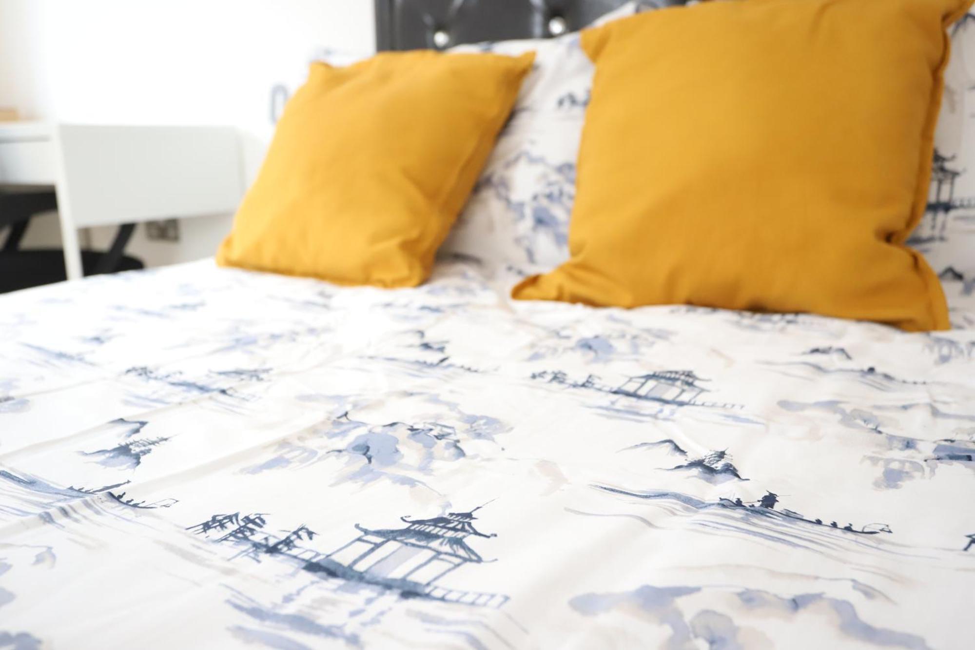 Spacious 3-story Retreat With Rooftop Terrace And Modern Amenities Apartamento