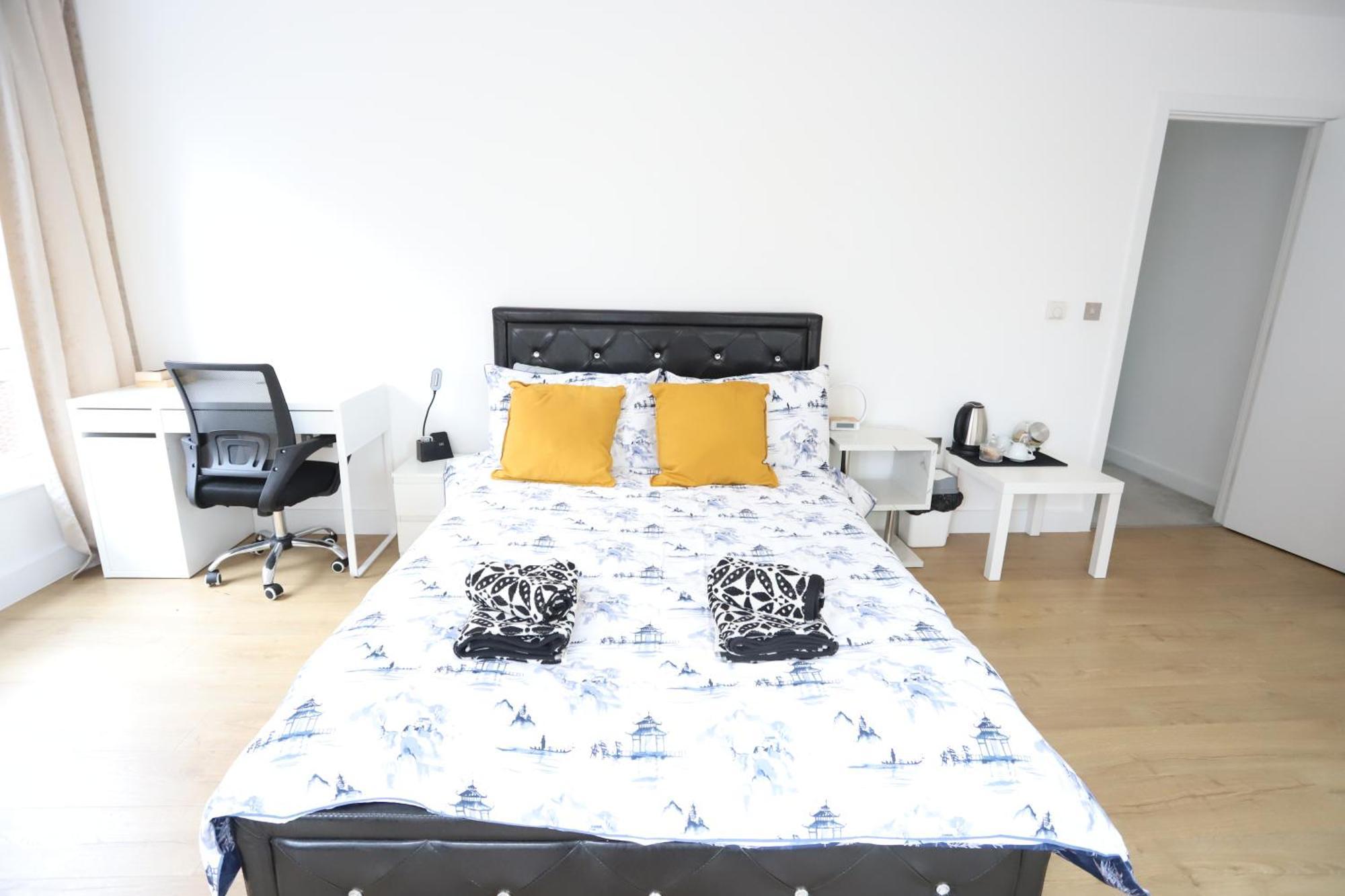 Spacious 3-story Retreat With Rooftop Terrace And Modern Amenities Apartamento *