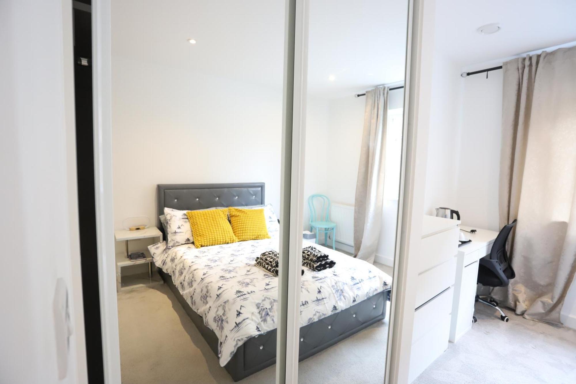 Apartamento Spacious 3-story Retreat With Rooftop Terrace And Modern Amenities