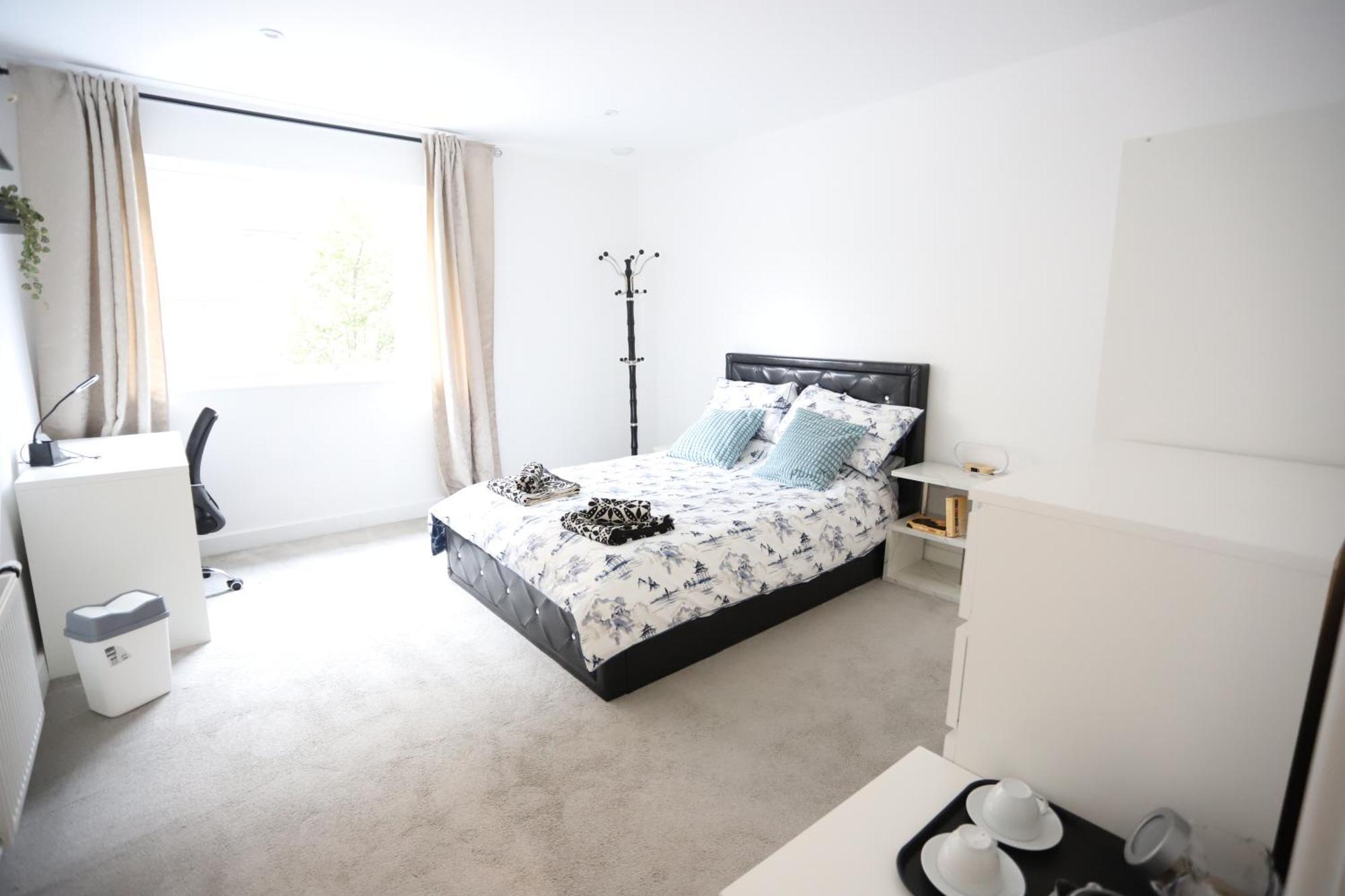 Apartamento Spacious 3-story Retreat With Rooftop Terrace And Modern Amenities