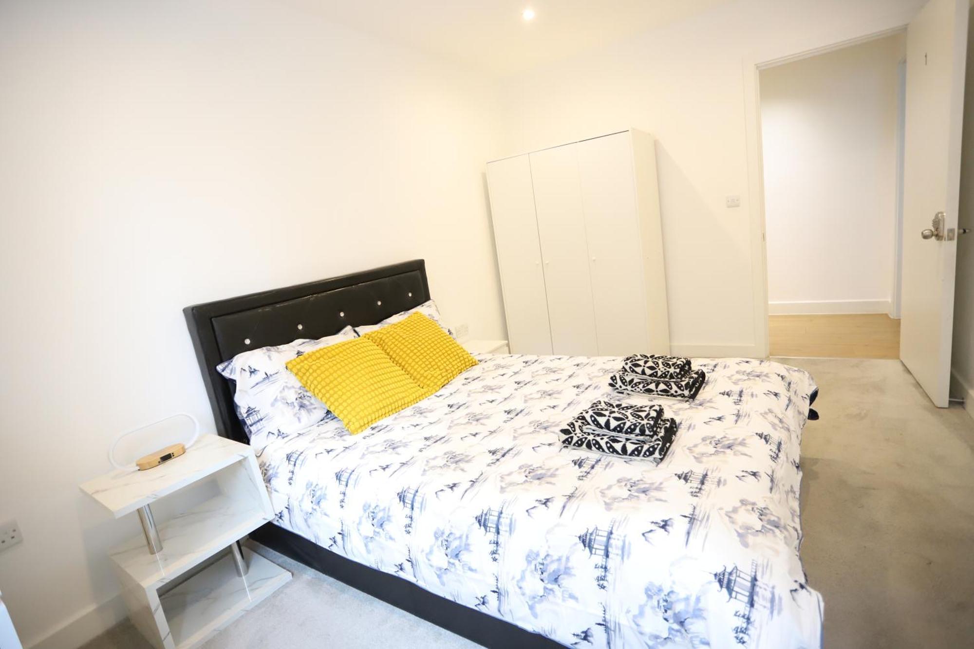 Spacious 3-story Retreat With Rooftop Terrace And Modern Amenities * Londres