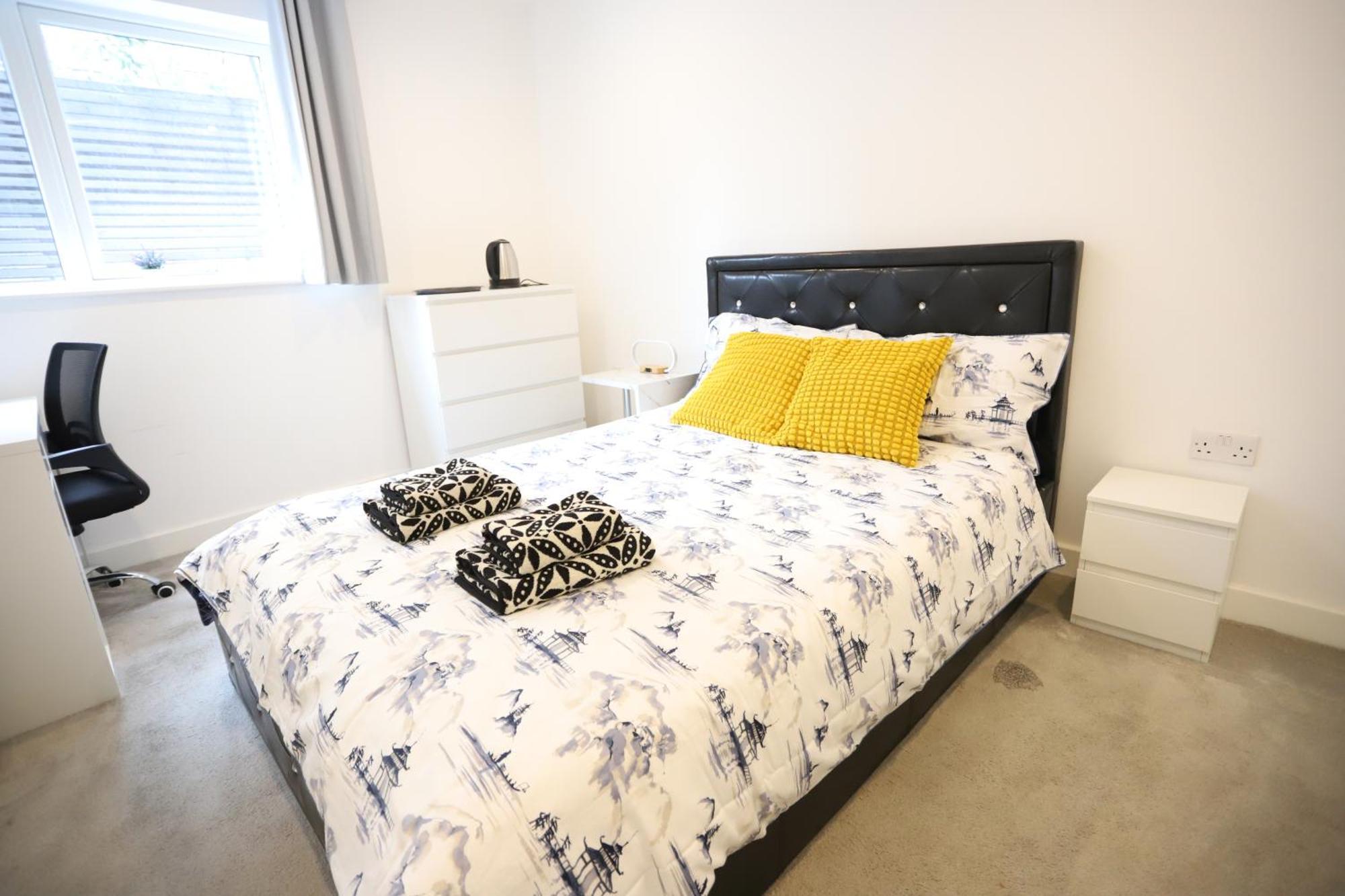 Apartamento Spacious 3-story Retreat With Rooftop Terrace And Modern Amenities Londres