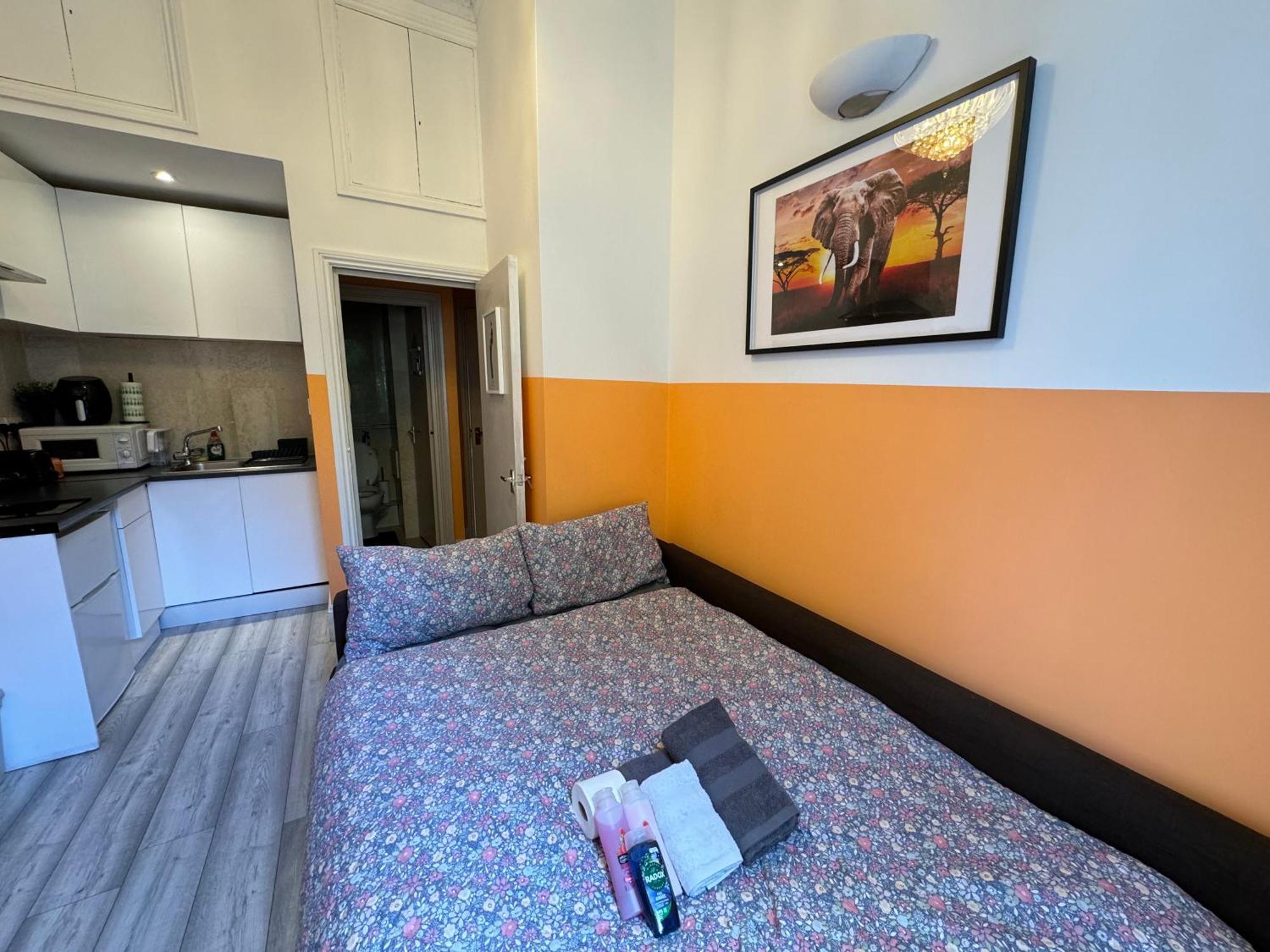 Central, Compact And Fashion Flat For 4 People With Breakfast In Kensington Zone 1 Appartement