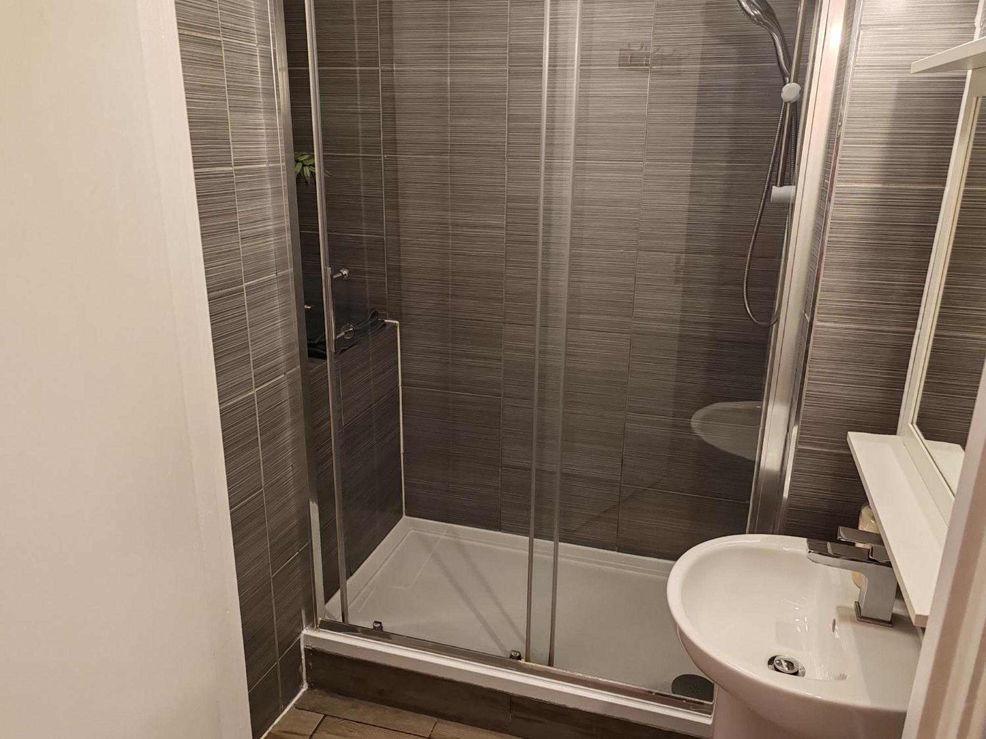 Two Bedroom In Paddington, *