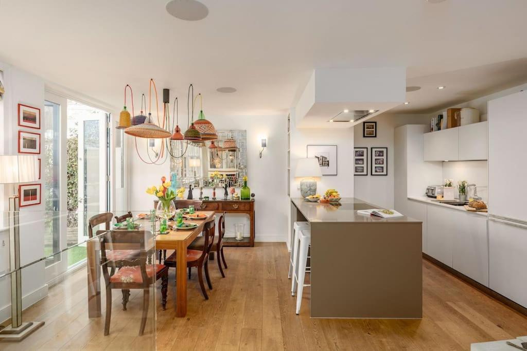 Hébergement de vacances Stunning Notting Hill 3 Bed With Air Con *