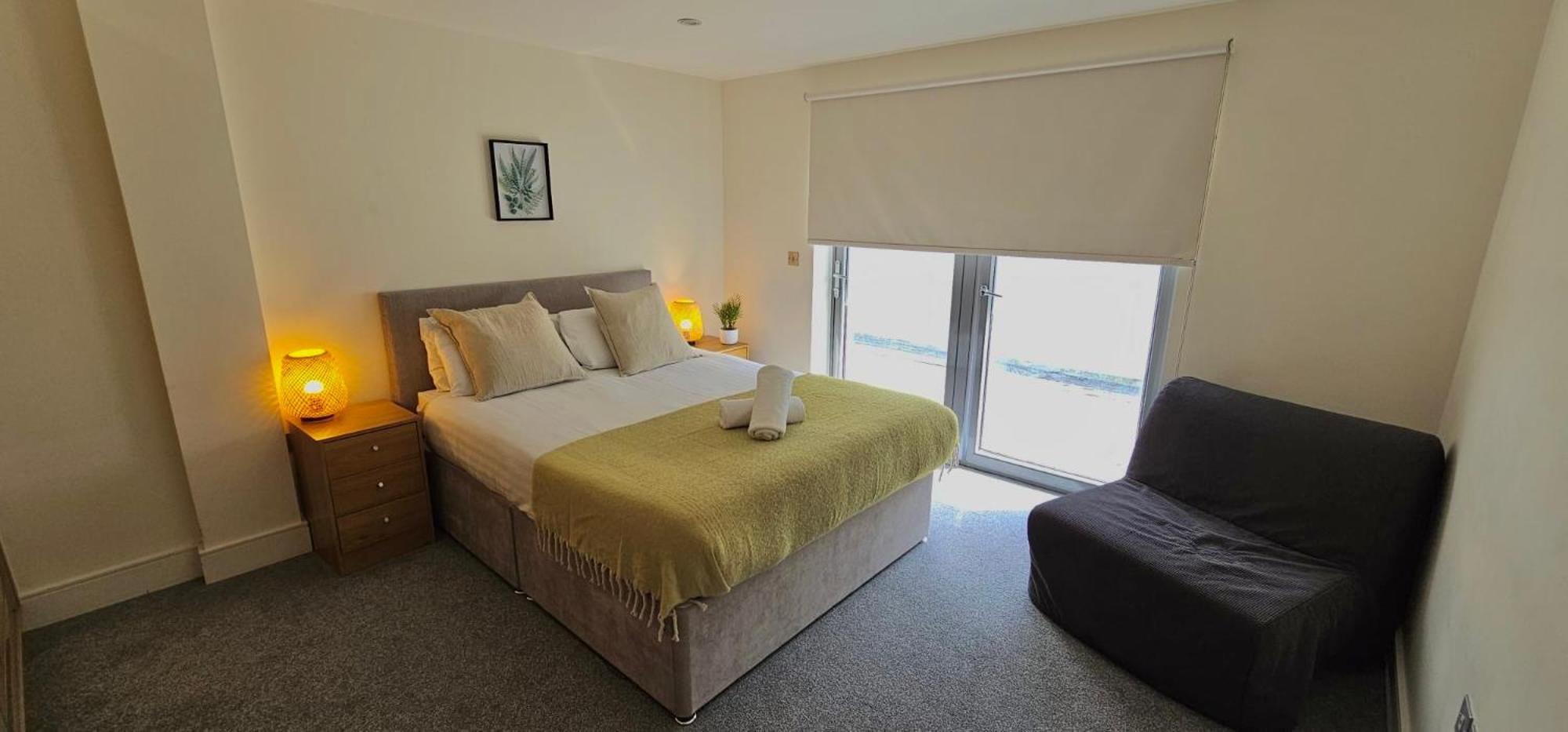 Spacious 3-bed 3-bath Luxury With Balcony Hyde Park Apartamento *