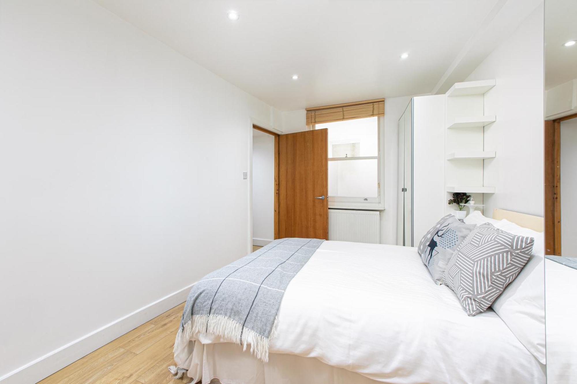 Skyvillion - One Bedroom By King's Cross London