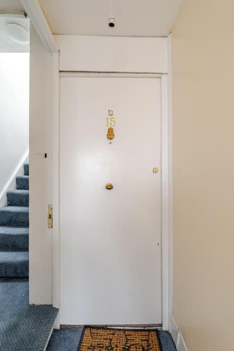 West Oasis - 6 Sleeps - Notting Hill *