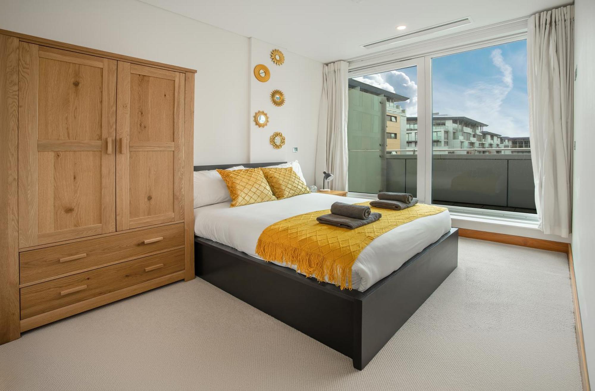 Contemporary Penthouse In Battersea Power Station Londen