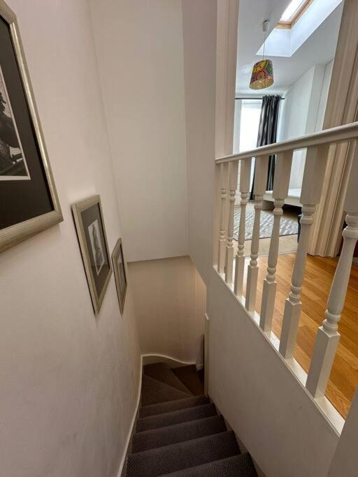 Two Br Flat 5 Mins Walk From Eye G96 Apartment