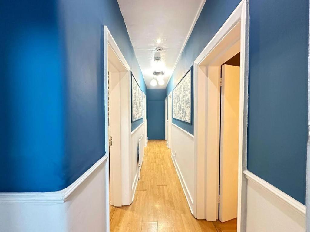 Three Bedroom Near Central * Londres