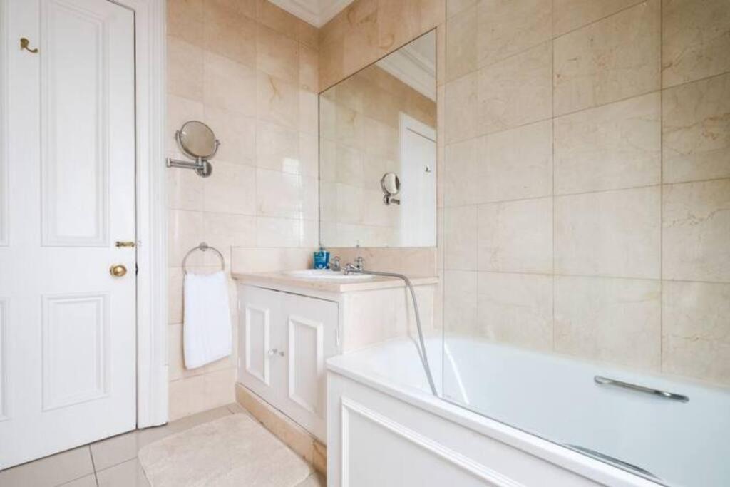 Harrods-knightsbridge Flat In Kb89
