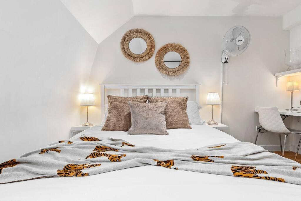 3 Bedroom Flat In Mayfair Hy4 *
