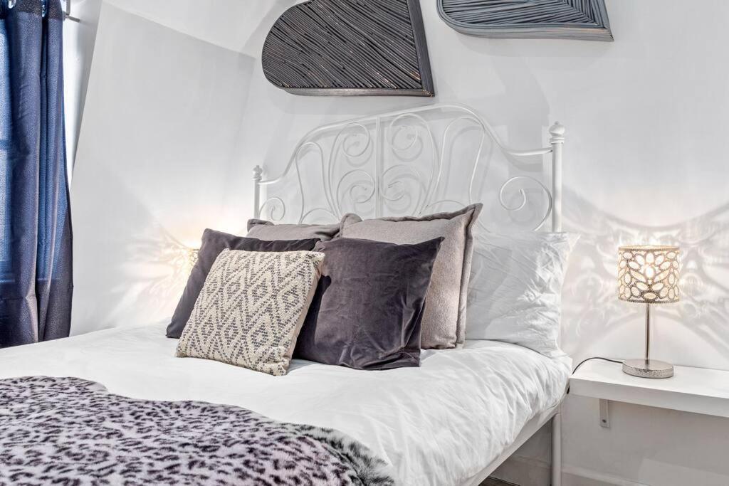 3 Bedroom Flat In Mayfair Hy4 *