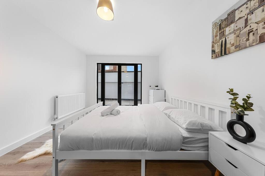 Spacious Sleep 14 - 1 Min From Tooting Station Mr3 Apartamento Londres