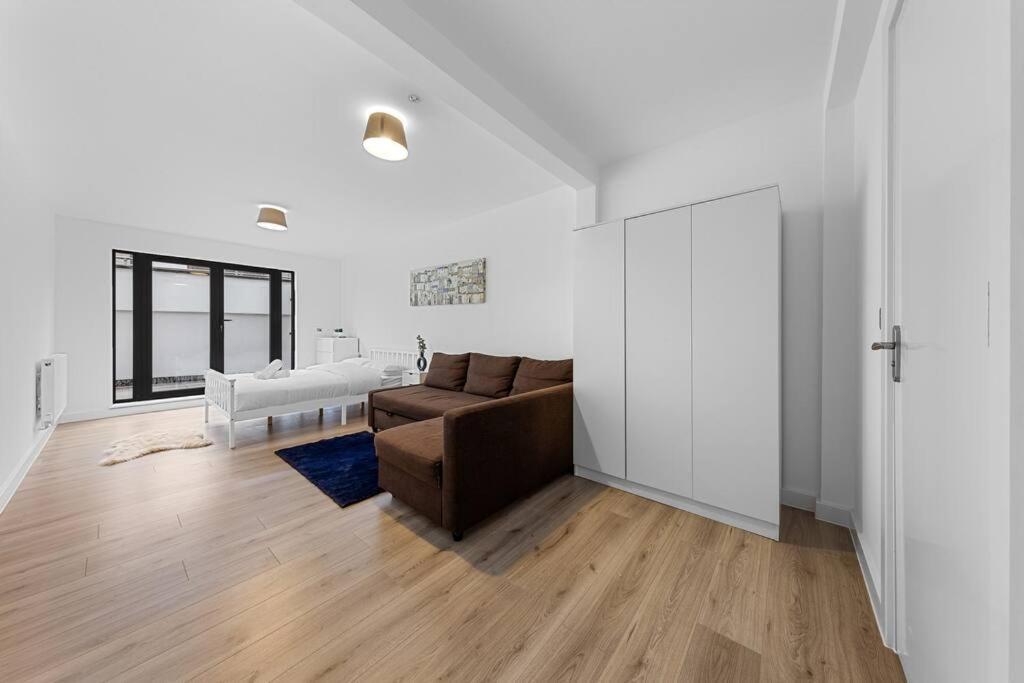 Apartment Spacious Sleep 14 - 1 Min From Tooting Station Mr3 London