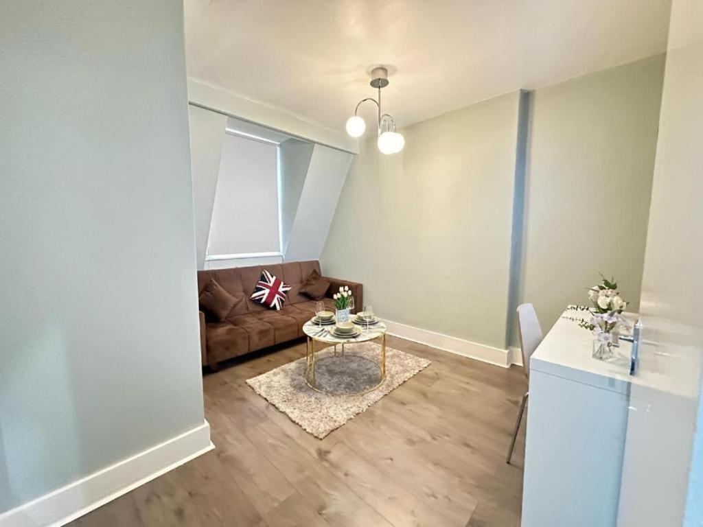 One Bedroom In Appartement *