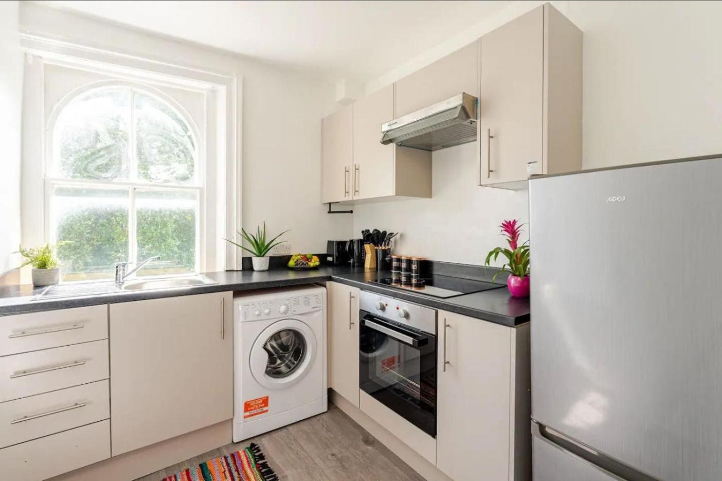 #15 Charming Notting Hill Retreat *