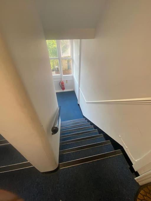 Apartamento Very Central,1gb Fibre Wifi, 2min To Tube & Heathrow, Free Coffee, Milk & Snacks, 2 New Tvs & Sofabed *
