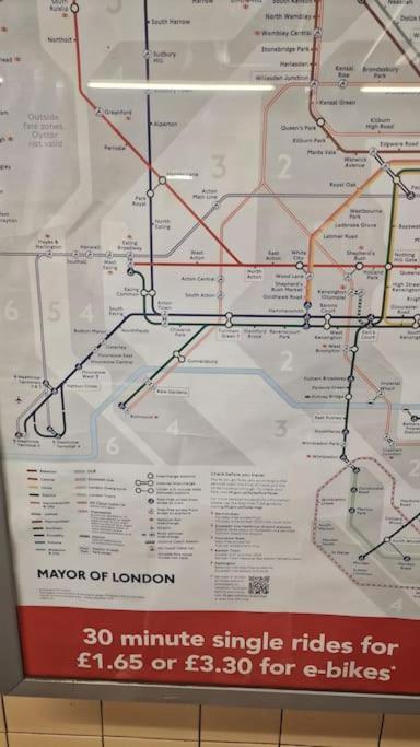 Very Central,1gb Fibre Wifi, 2min To Tube & Heathrow, Free Coffee, Milk & Snacks, 2 New Tvs & Sofabed Londres