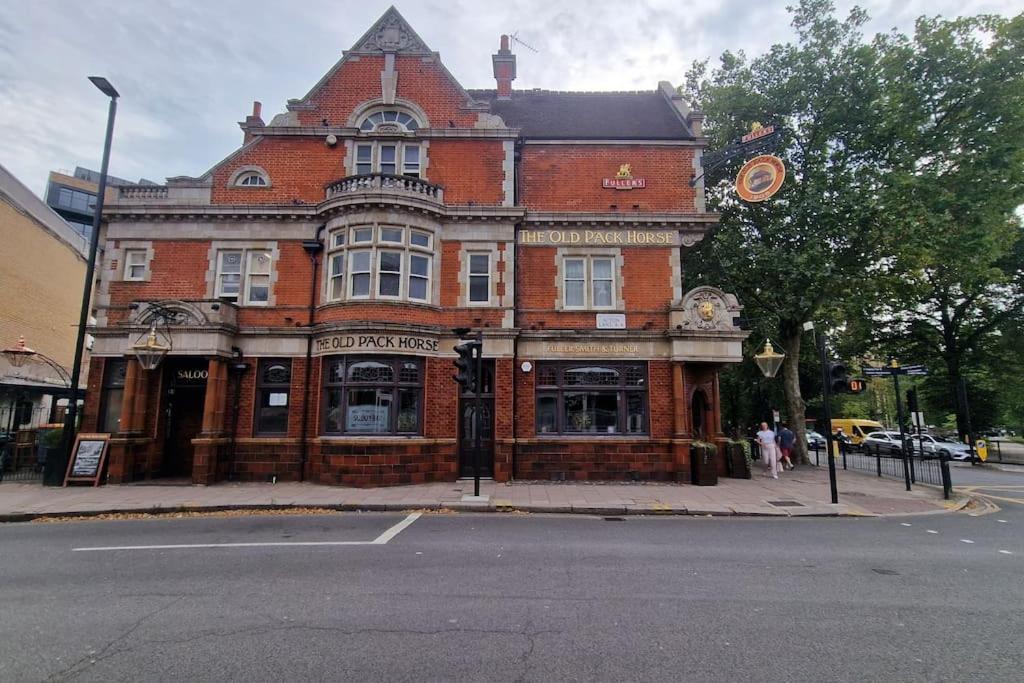 Apartamento Very Central,1gb Fibre Wifi, 2min To Tube & Heathrow, Free Coffee, Milk & Snacks, 2 New Tvs & Sofabed