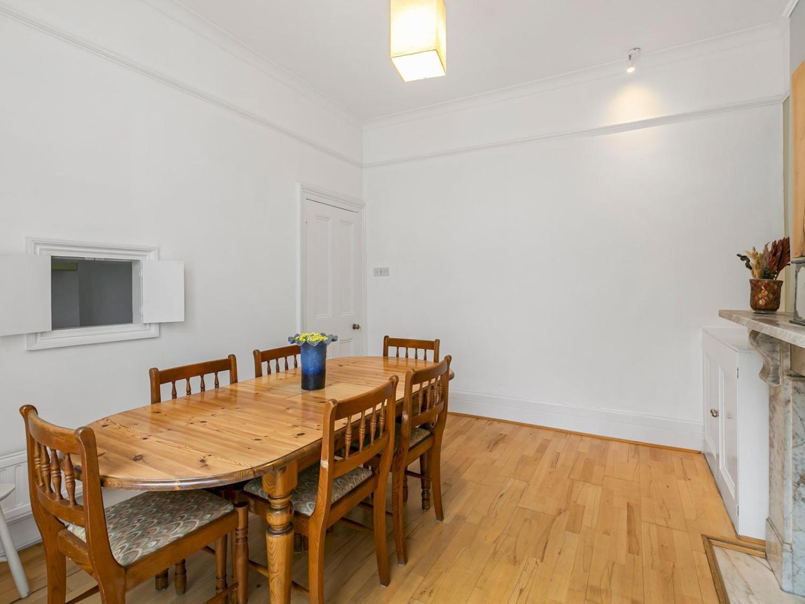 Pass The Keys Elegant Getaway House In Vibrant Clapham Juction Hébergement de vacances