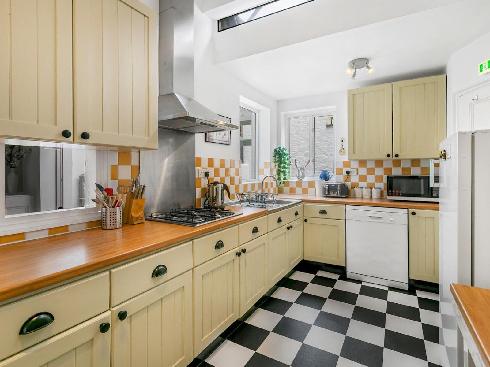 Pass The Keys Elegant Getaway House In Vibrant Clapham Juction Hébergement de vacances *