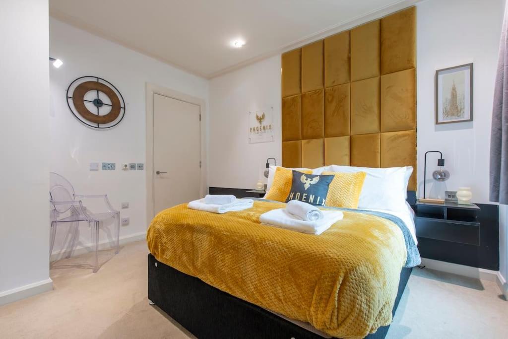24hr Concierge, Gym, Pool, Museum, Shopping Centre Appartement *