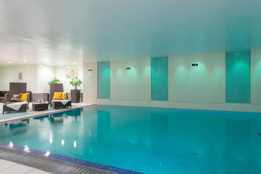 Appartement 24hr Concierge, Gym, Pool, Museum, Shopping Centre