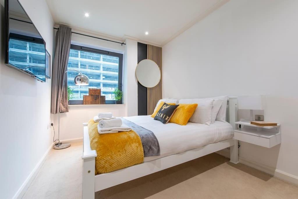 24hr Concierge, Gym, Pool, Museum, Shopping Centre Appartement