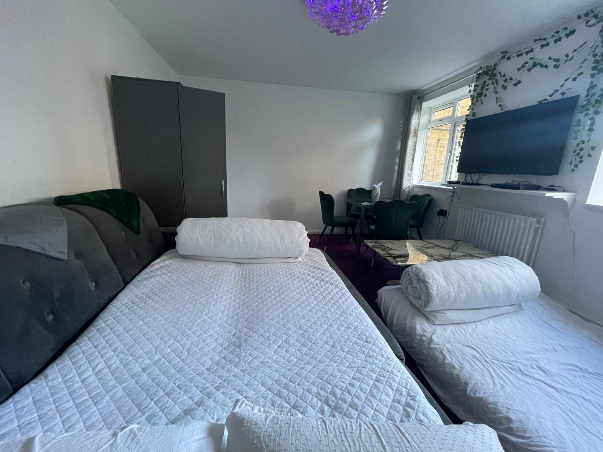 Homestay With Kitchen In London