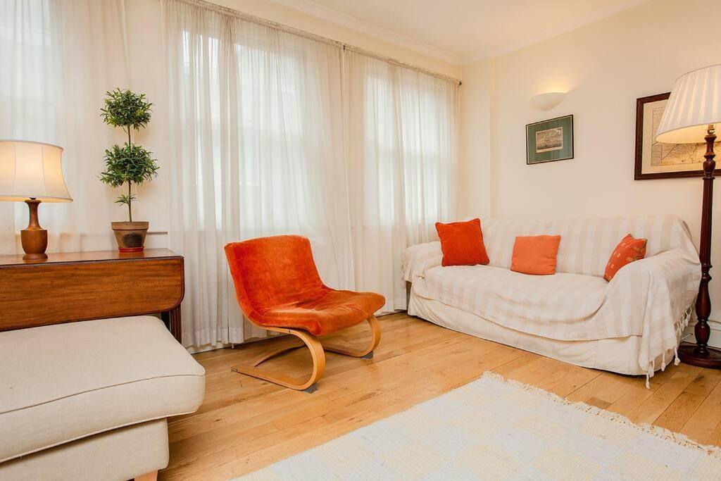 Bright 2 Bedroom Flat In Apartamento