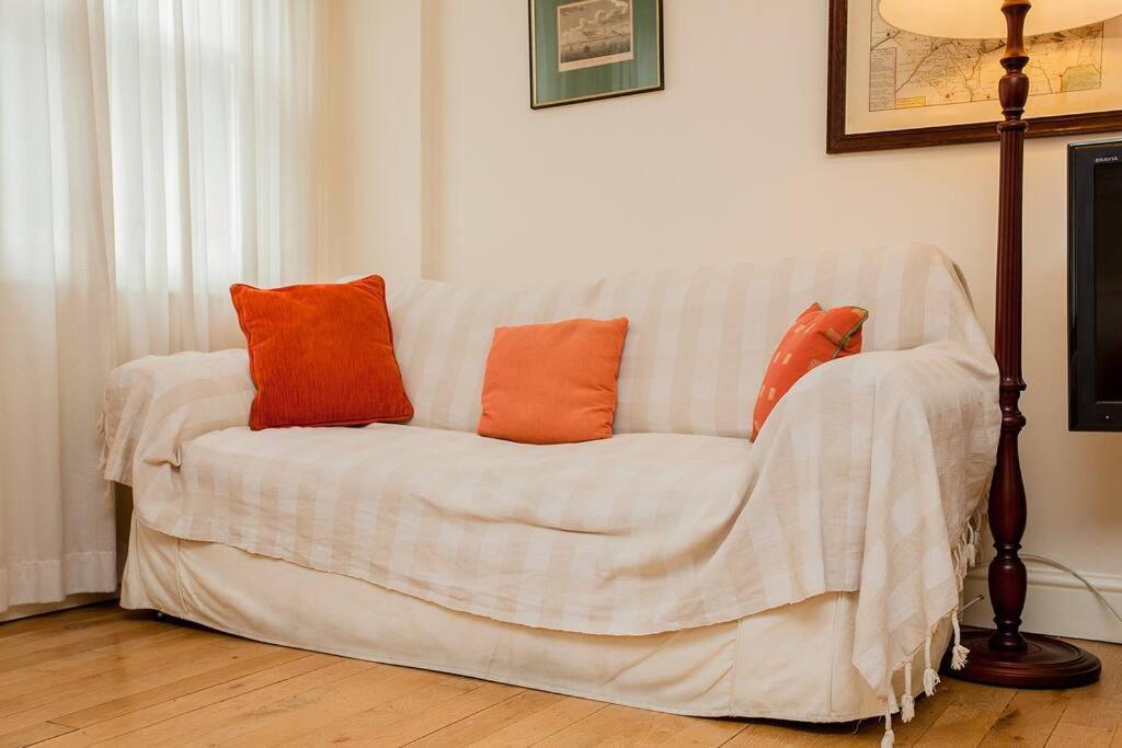 Bright 2 Bedroom Flat In Londen