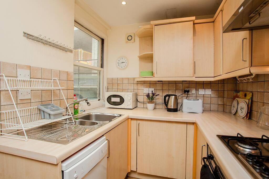 Bright 2 Bedroom Flat In Apartamento