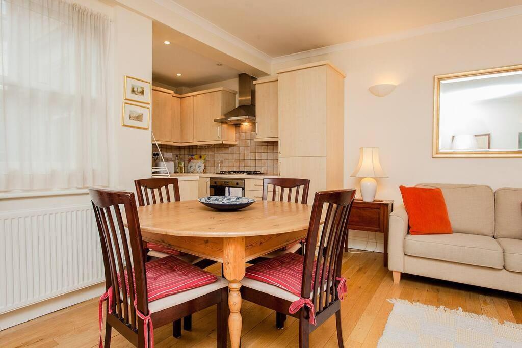 Bright 2 Bedroom Flat In