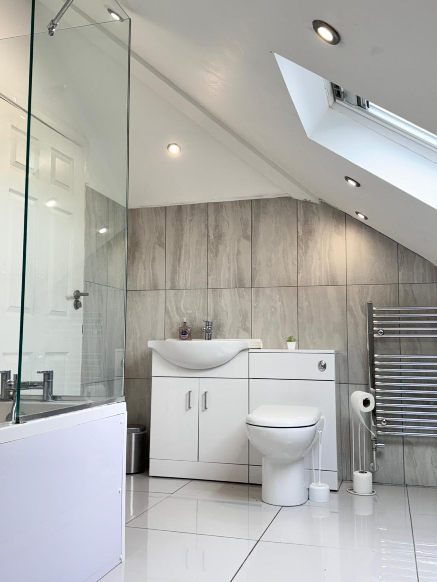 Hatton Apartments: Airport-adjacent With Free Parking And Underground Access Londres
