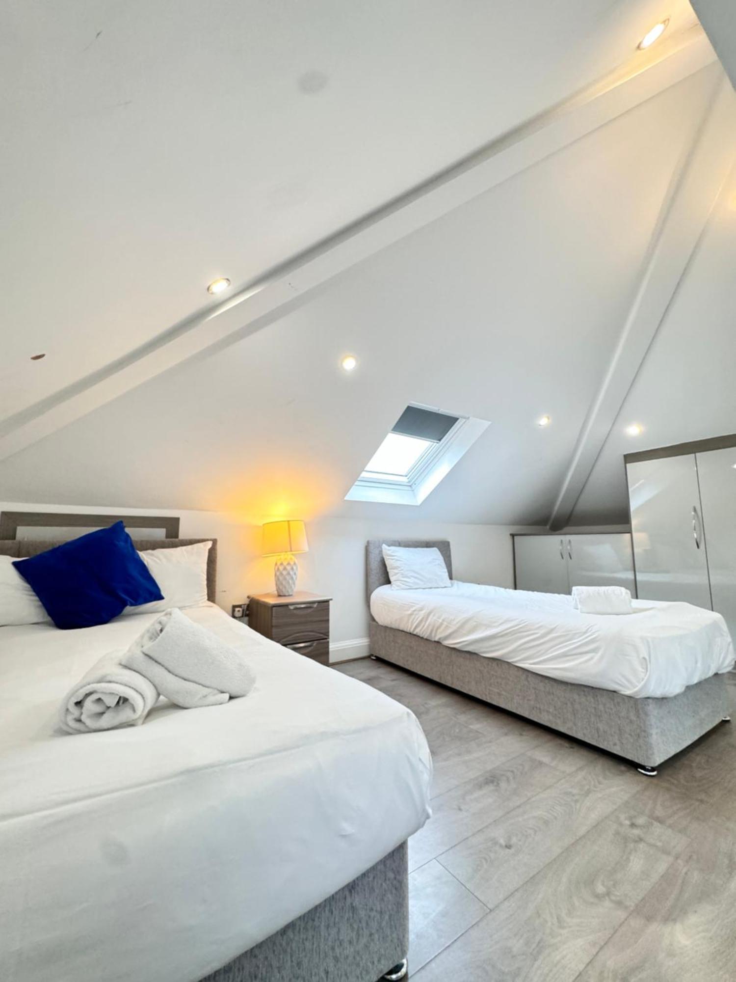Hatton Apartments: Airport-adjacent With Free Parking And Underground Access * Londres
