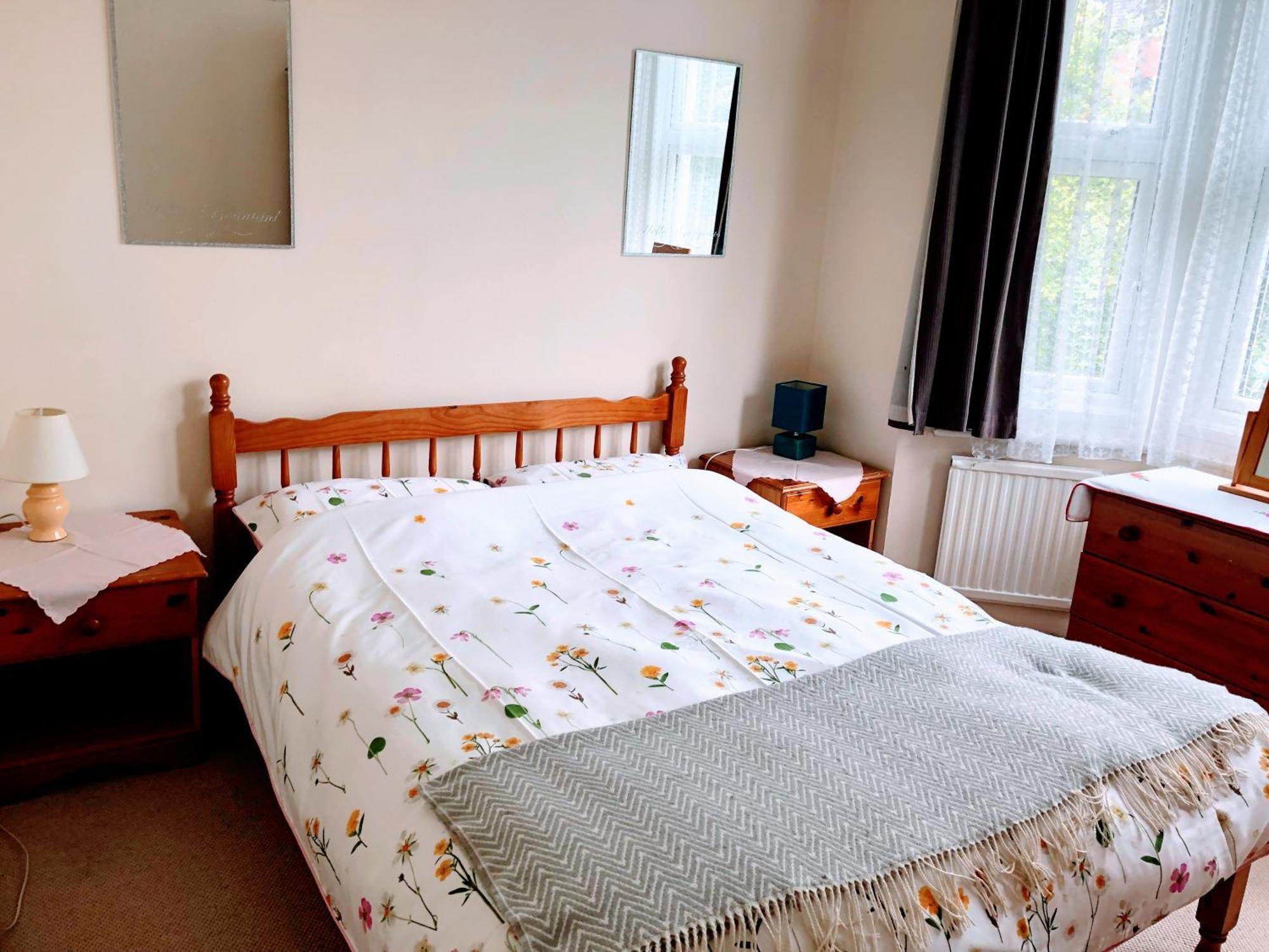 Spacious West 2 Bedroom *