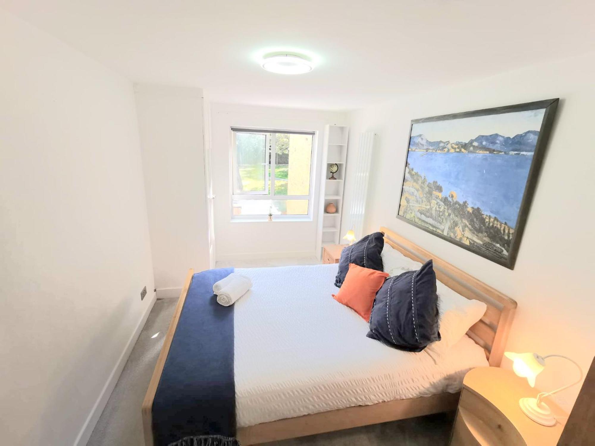 Free Parking - 4 Bed - 3 Bath - Sofa Bed - Digital Lock Entry Hébergement de vacances